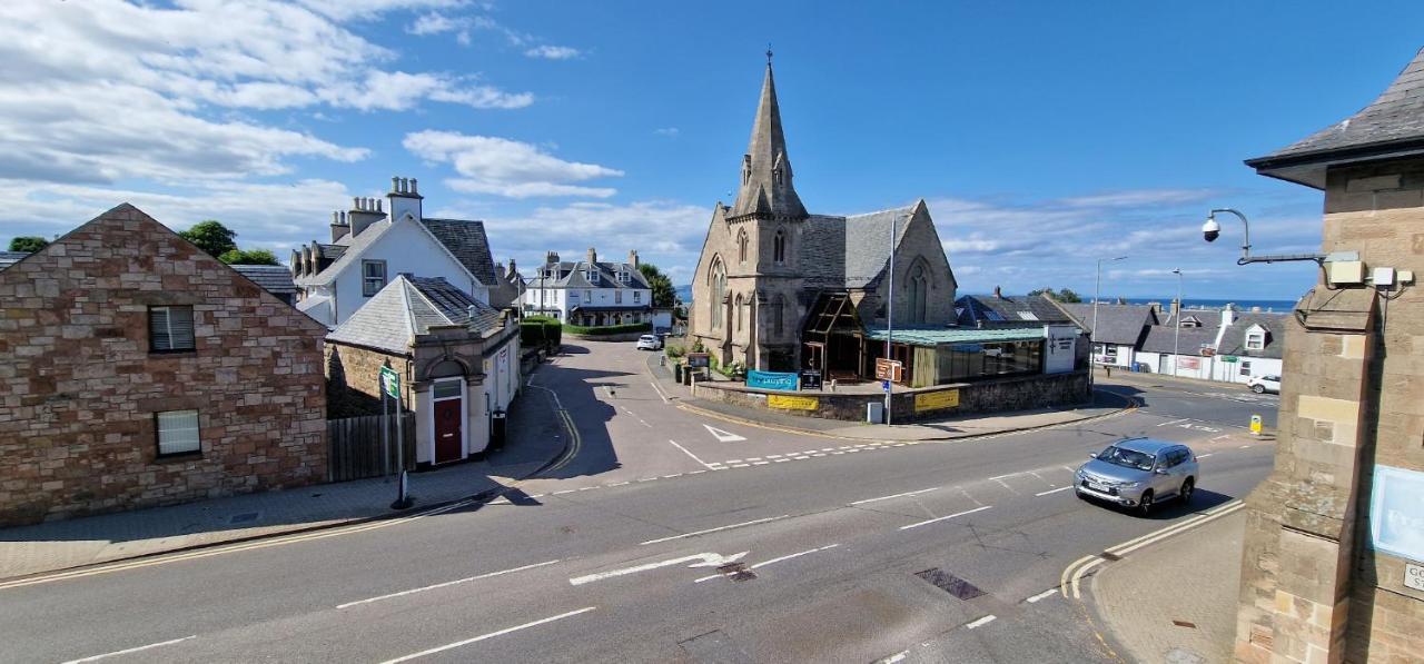 Colin Young Place Nairn Exterior foto