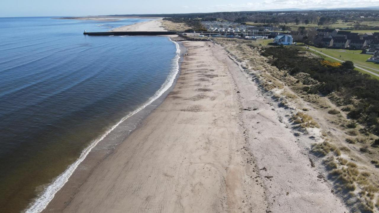 Colin Young Place Nairn Exterior foto