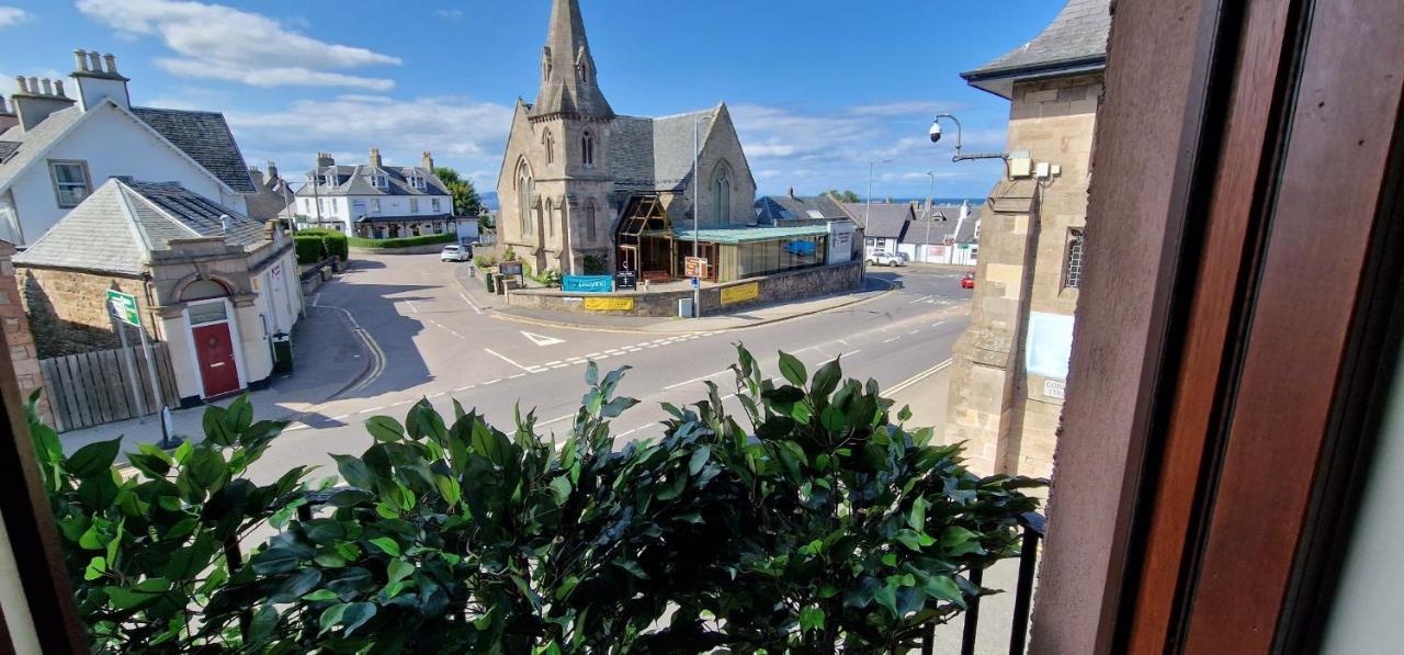 Colin Young Place Nairn Exterior foto